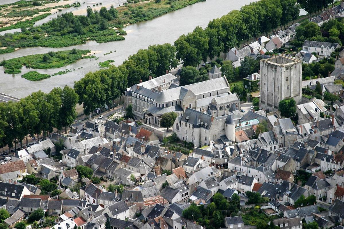 Coeur Du Centre Historique De Beaugency Exterior foto